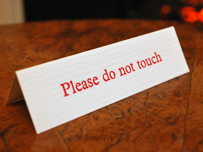 Dickens_Museum_do_not_touch_sign