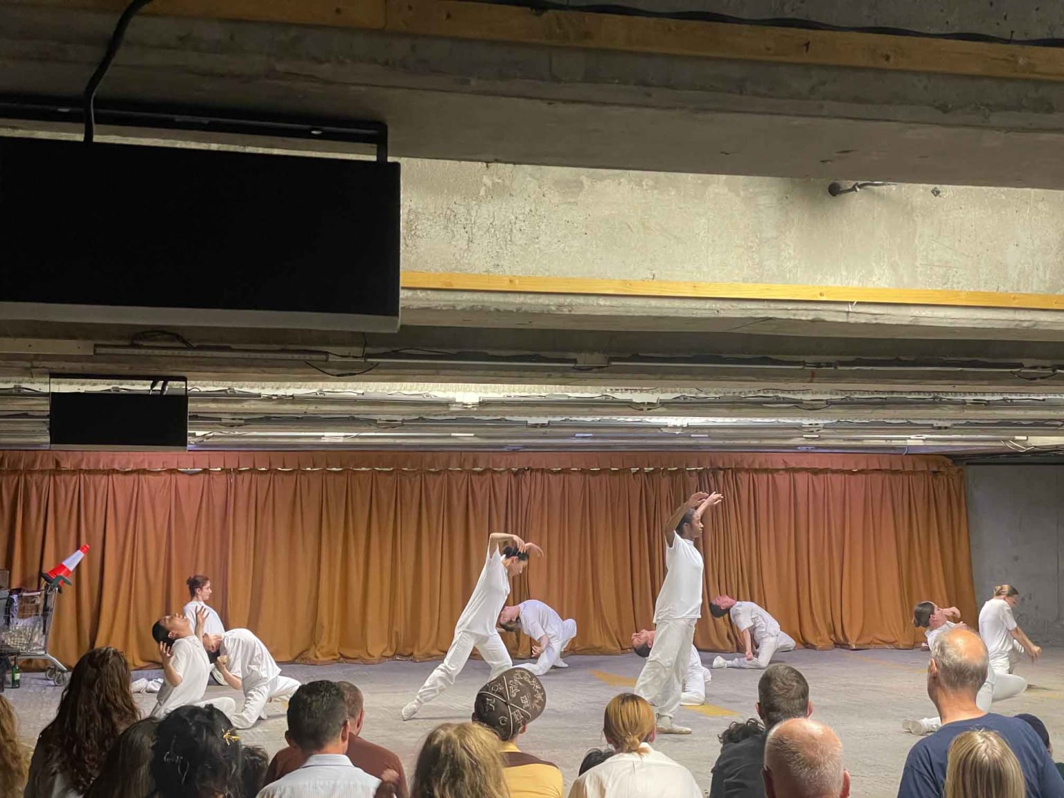 Trinity Laban ensemble dancers in the Ascension into Lazarus