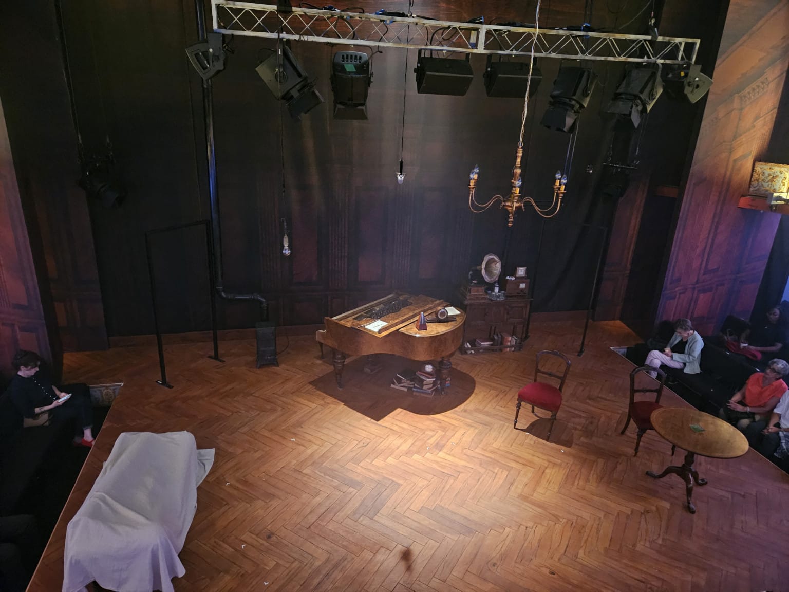 The set was an accurate depiction of a mid-century Soviet apartment